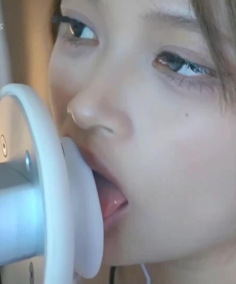 辣不辣Hyo 爱发电 最新ASMR福利舔耳2v